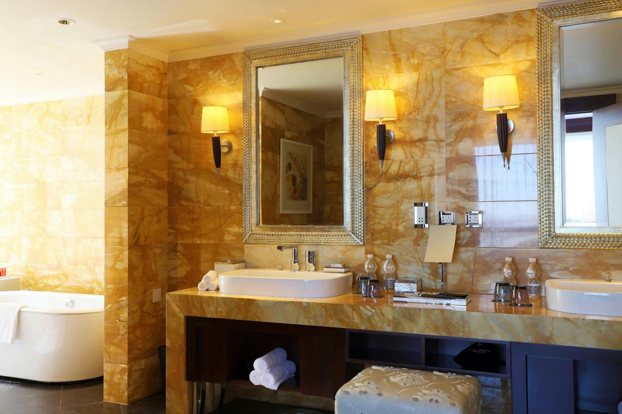 Renaissance Beijing Capital Hotel Bagian luar foto