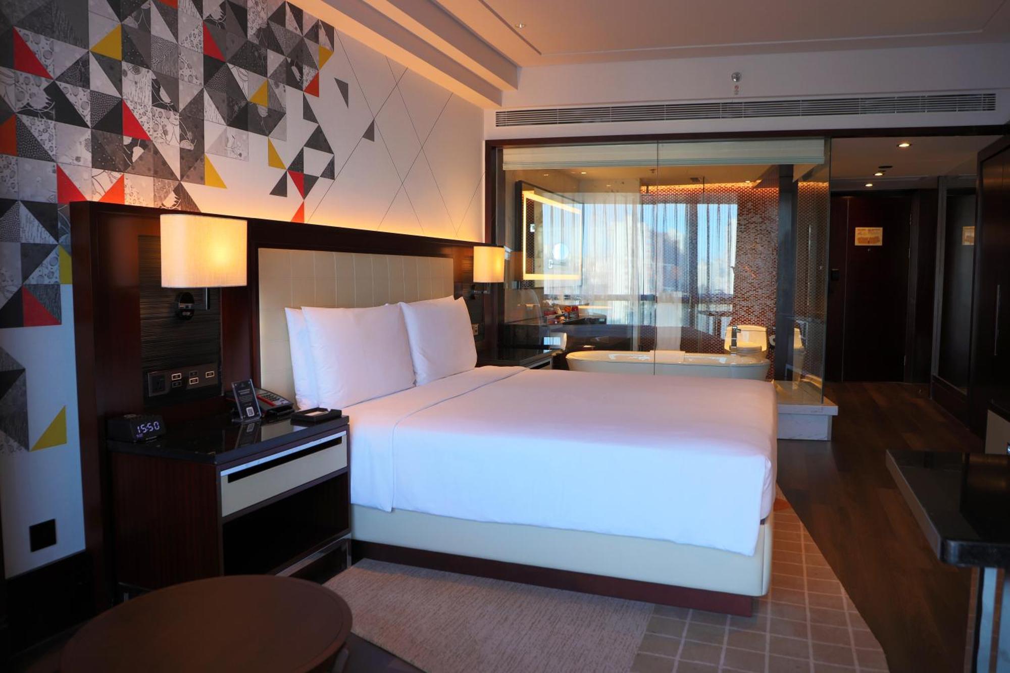 Renaissance Beijing Capital Hotel Bagian luar foto
